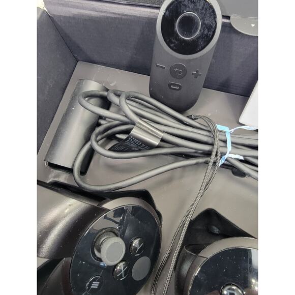 Oculus Rift CVl Touch Controllers Left and Right Pair Black In Box - Picture 5 of 9